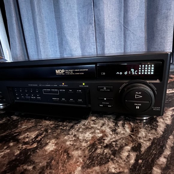 Sony MDP-455 CD CDV LD Laser Disc Player w/Remote Control- playback jumps